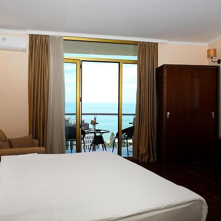 Hotel Corner Inn Batumi Exterior foto