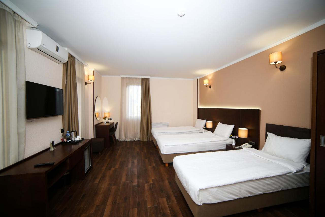 Hotel Corner Inn Batumi Exterior foto