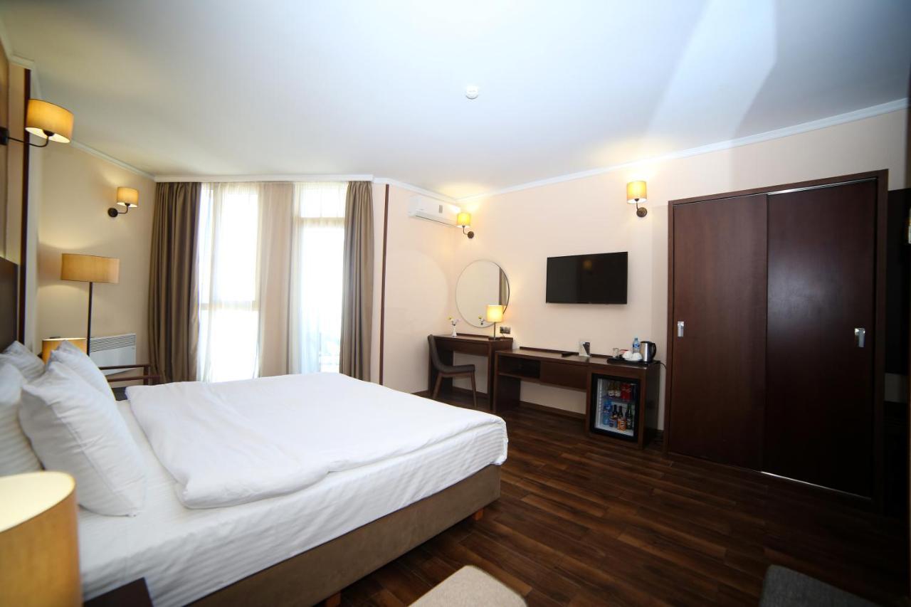 Hotel Corner Inn Batumi Exterior foto