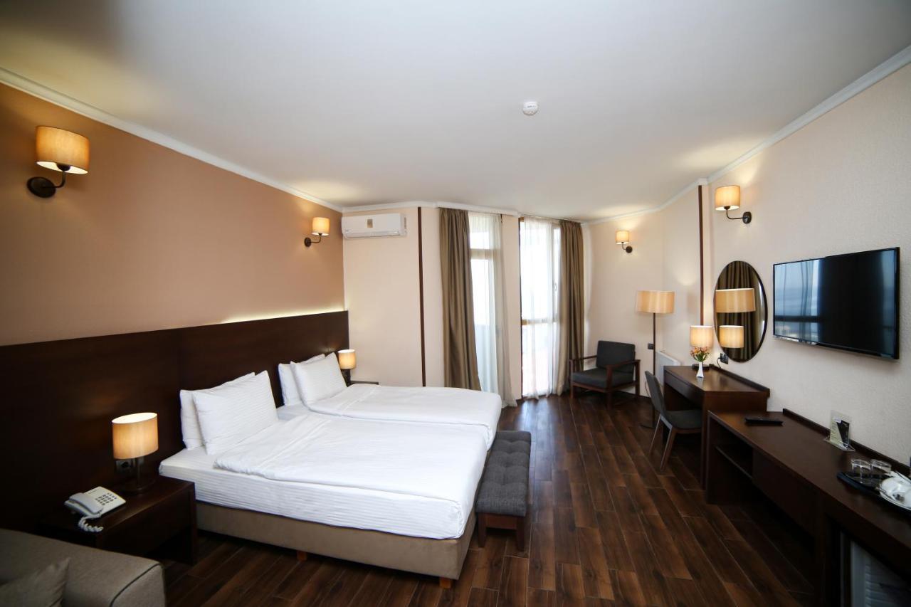 Hotel Corner Inn Batumi Exterior foto