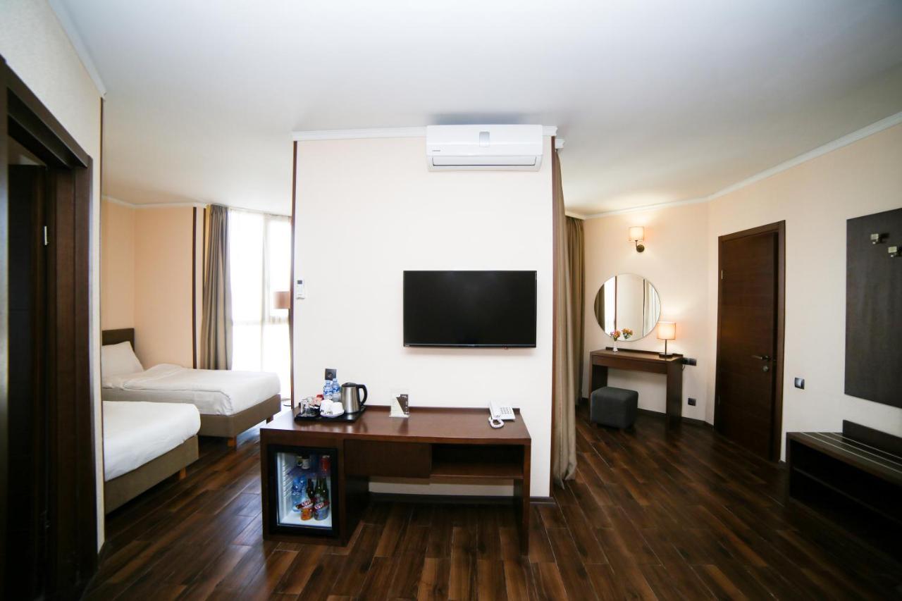 Hotel Corner Inn Batumi Exterior foto