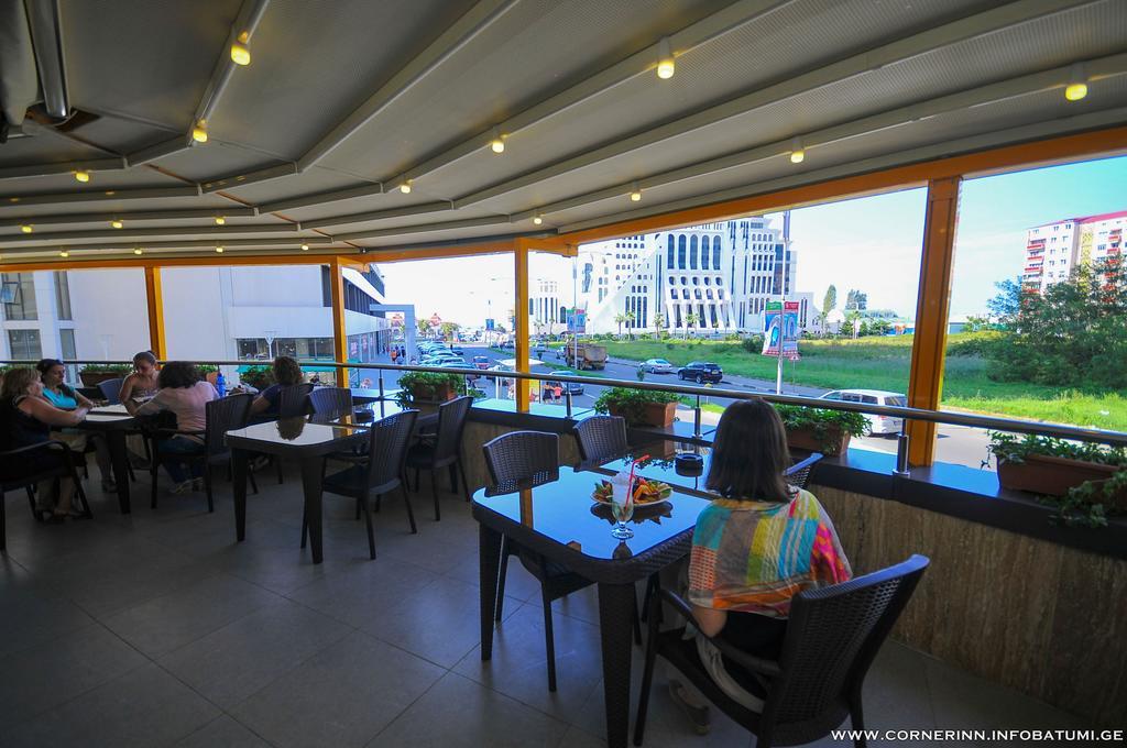 Hotel Corner Inn Batumi Exterior foto