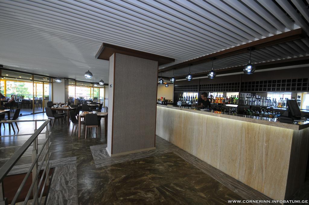 Hotel Corner Inn Batumi Exterior foto